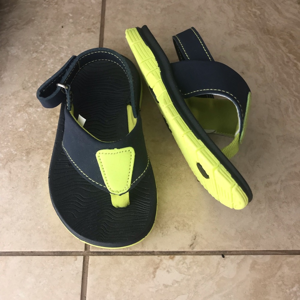 Toddler flip flops, NWOT